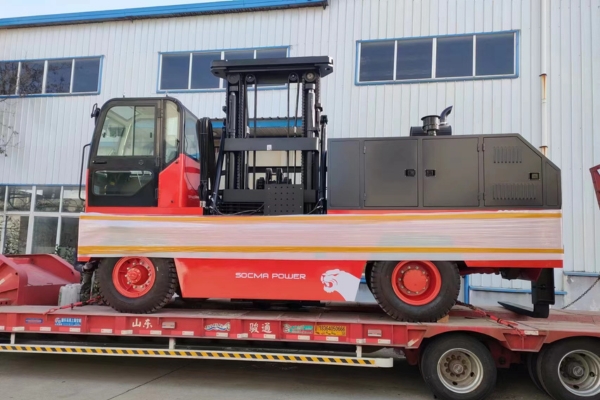 Chariot élévateur à chargement latéral diesel SOCMA HNS100 pour la manutention d'objets longs