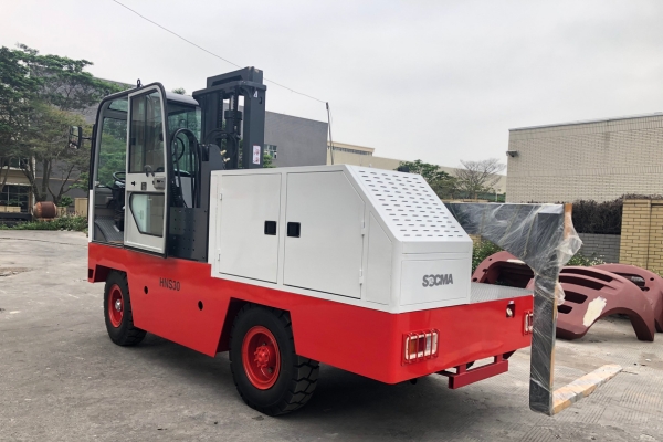 Chariot élévateur à chargement latéral électrique SOCMA HNS30EL pour la manutention d'objets longs